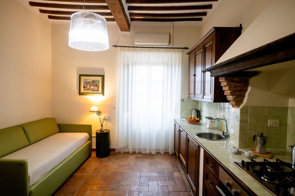 Deluxe Apartment, 1 Bedroom (Verde) | Blackout drapes, iron/ironing board, free cribs/infant beds, free WiFi
