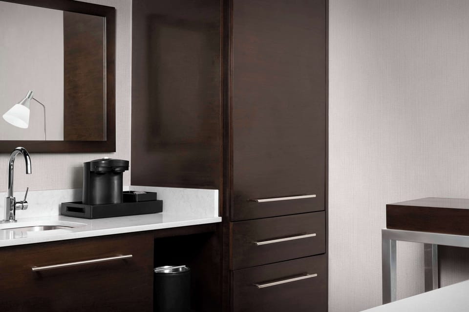 1 bedroom, premium bedding, in-room safe, desk