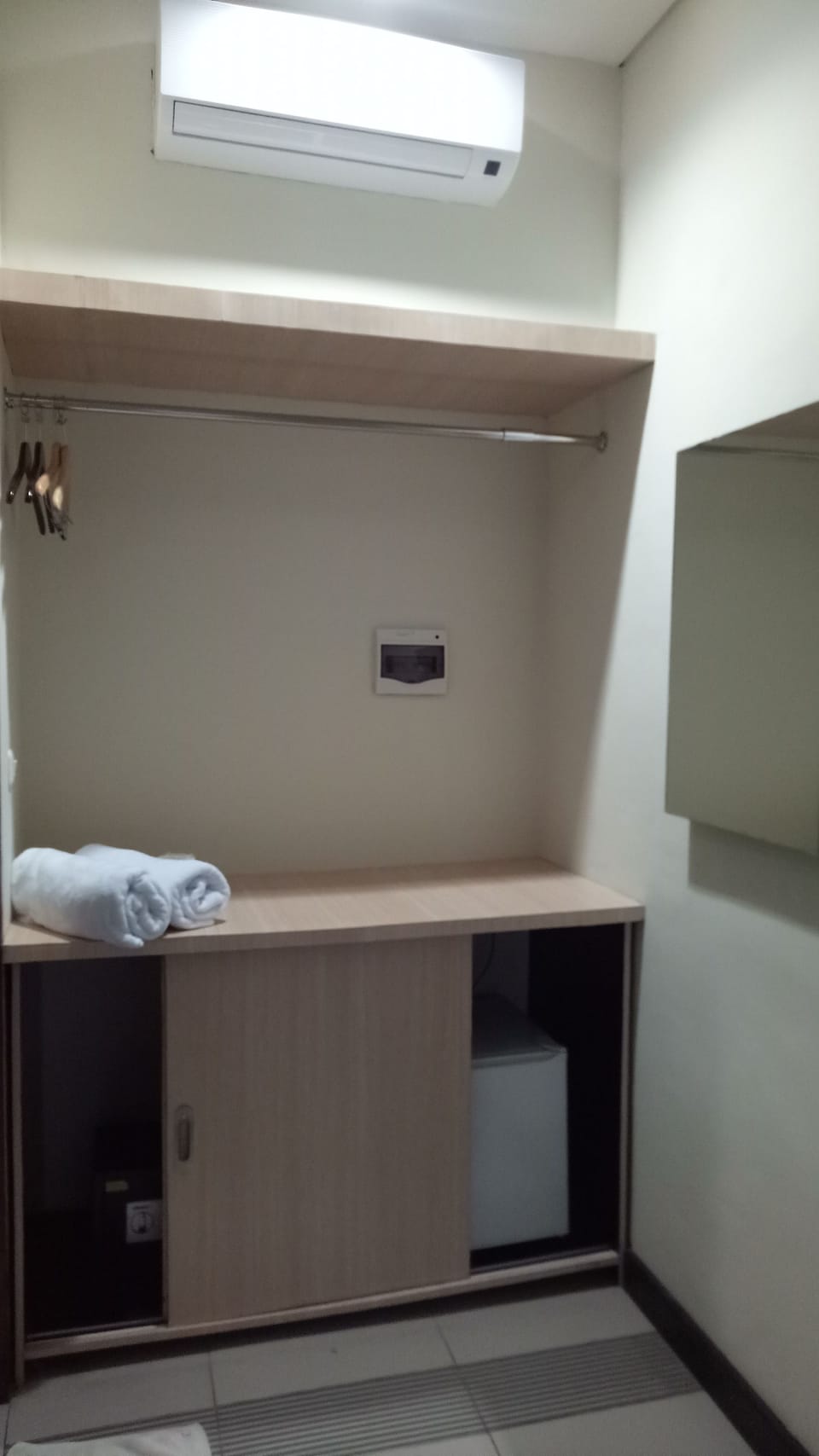 Shower, free toiletries