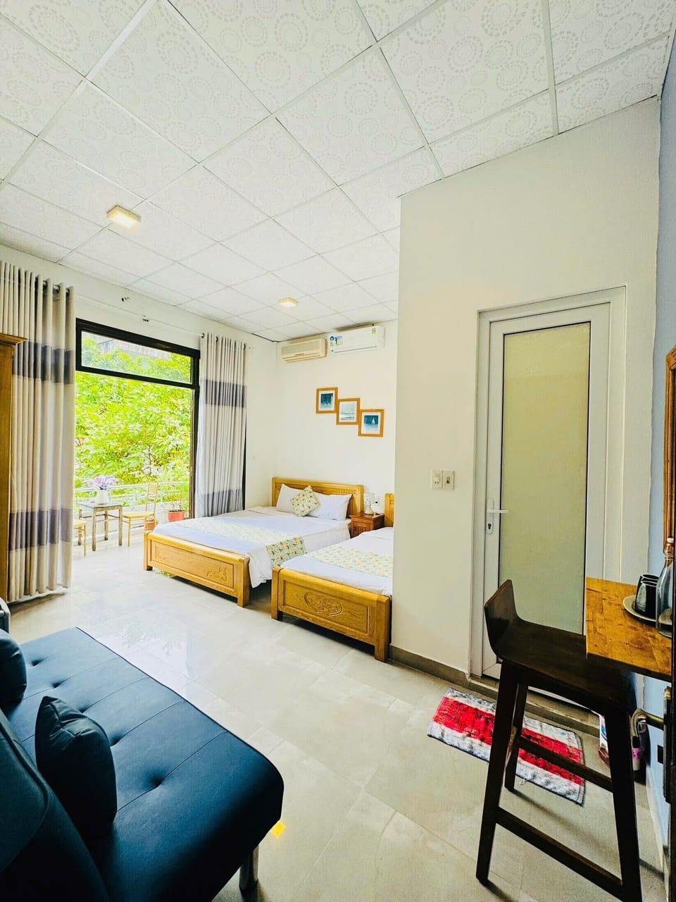 Triple Room | Minibar, in-room safe, desk, laptop workspace