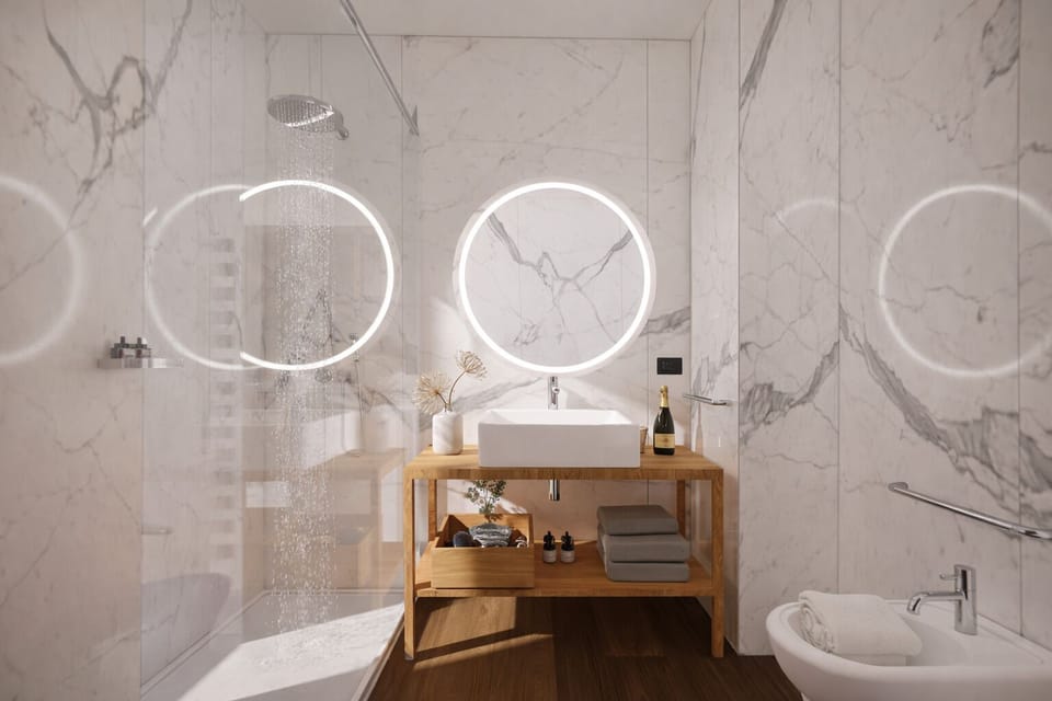 Executive Club House | Bathroom | Shower, rainfall showerhead, free toiletries, hair dryer