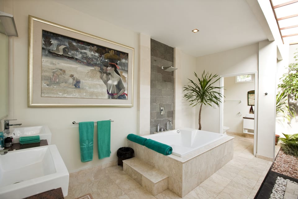 Presidential Villa 4  Bedroom with Pool  | Bathroom | Separate tub and shower, deep soaking tub, free toiletries
