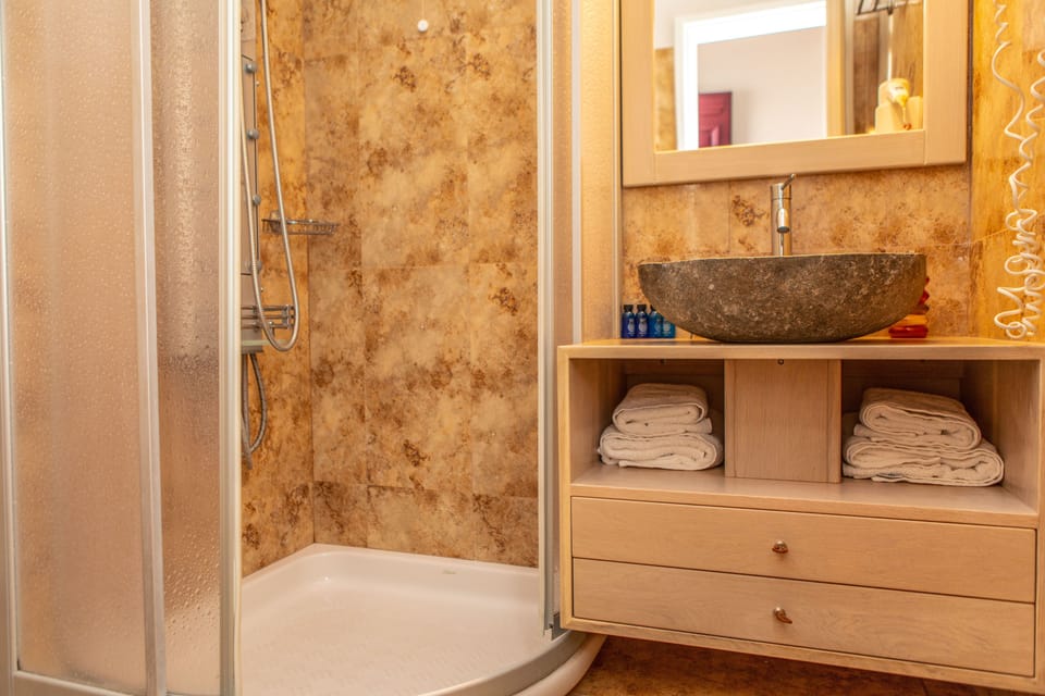 Panoramic Suite, Sea View | Bathroom | Shower, free toiletries, towels
