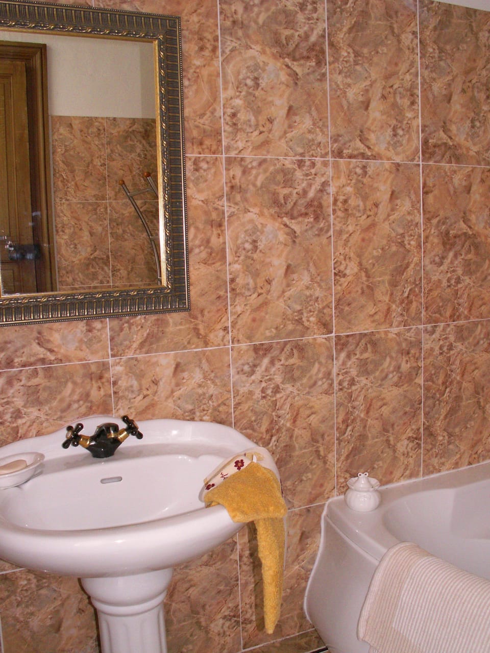 Family Suite, 2 Bedrooms, Non Smoking | Bathroom sink