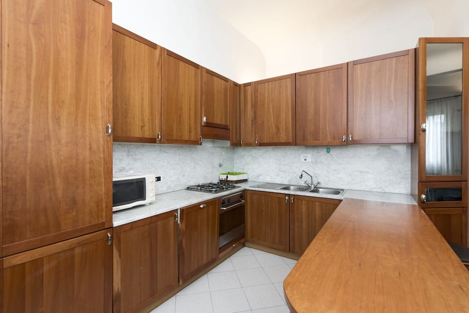 Basic Apartment, 2 Bedrooms | Private kitchenette | Fridge, microwave, oven, stovetop