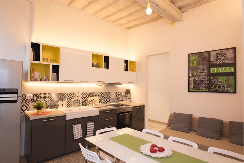 Basic Apartment, 4 Bedrooms | Private kitchen | Fridge, oven, stovetop, dishwasher