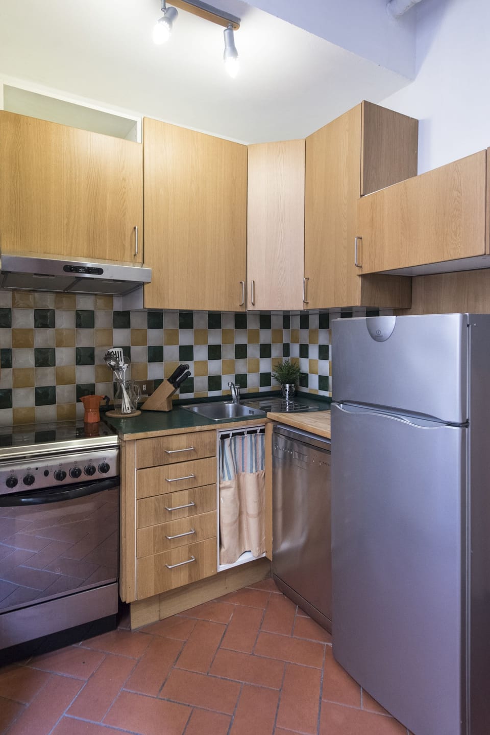 Basic Apartment, 1 Bedroom (DOUBLE) | Private kitchen | Fridge, microwave, oven, stovetop