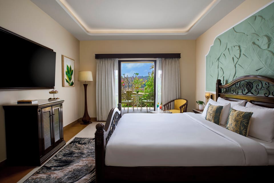 Egyptian cotton sheets, premium bedding, Select Comfort beds, minibar
