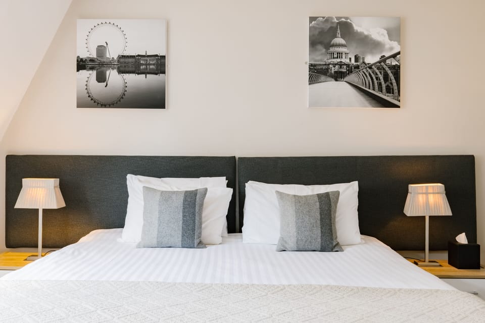 Triple En-Suite | Desk, laptop workspace, iron/ironing board, free WiFi