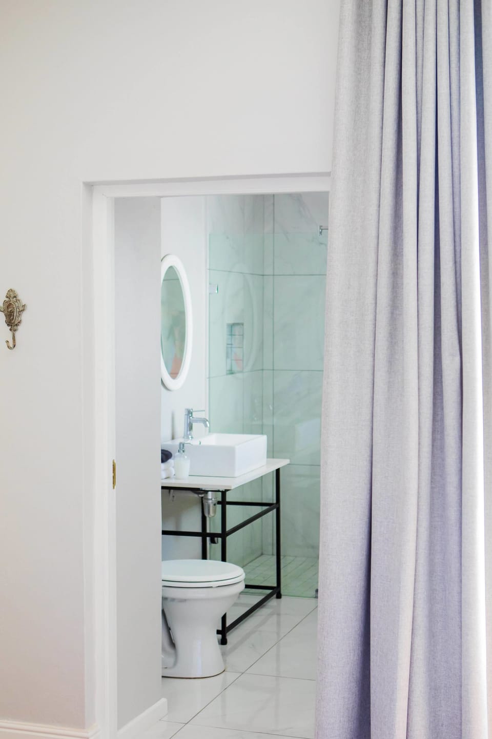 Family Room, 1 King Bed | Bathroom | Shower, free toiletries, towels