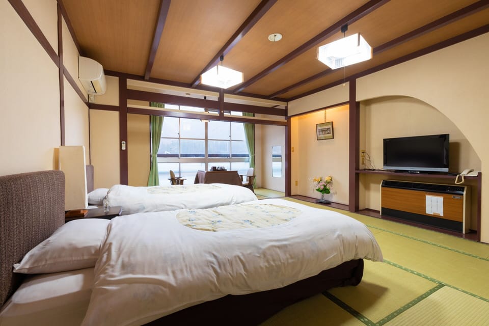 Japanese Western-style Room - Twin, Smoking | In-room safe, desk, WiFi (free), bed sheets