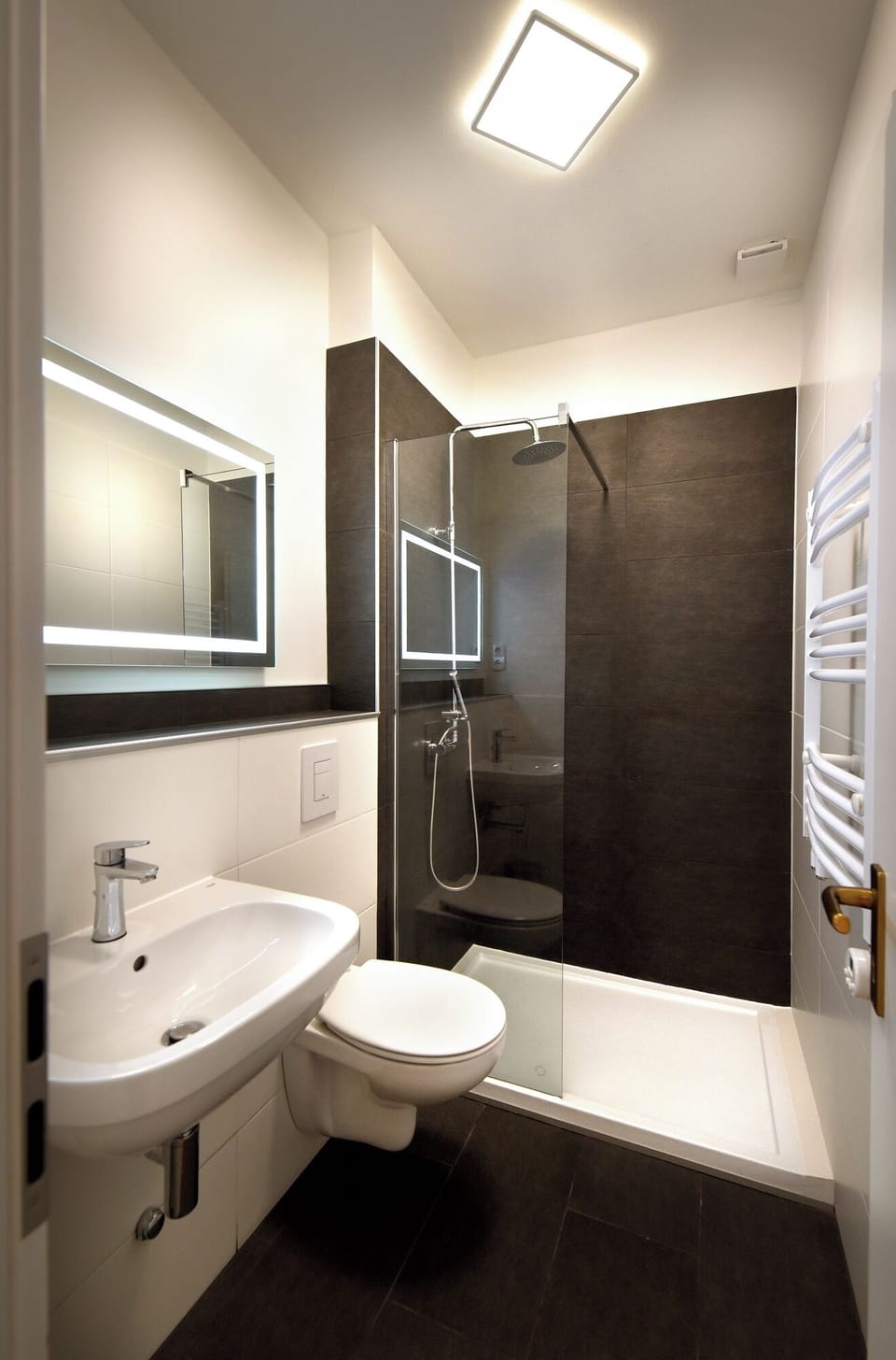 Apartment, 2 Bedrooms | Bathroom | Shower, free toiletries, hair dryer, towels