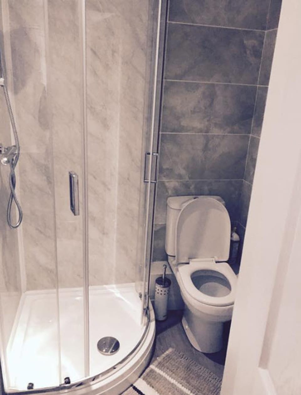 Shower, free toiletries, towels