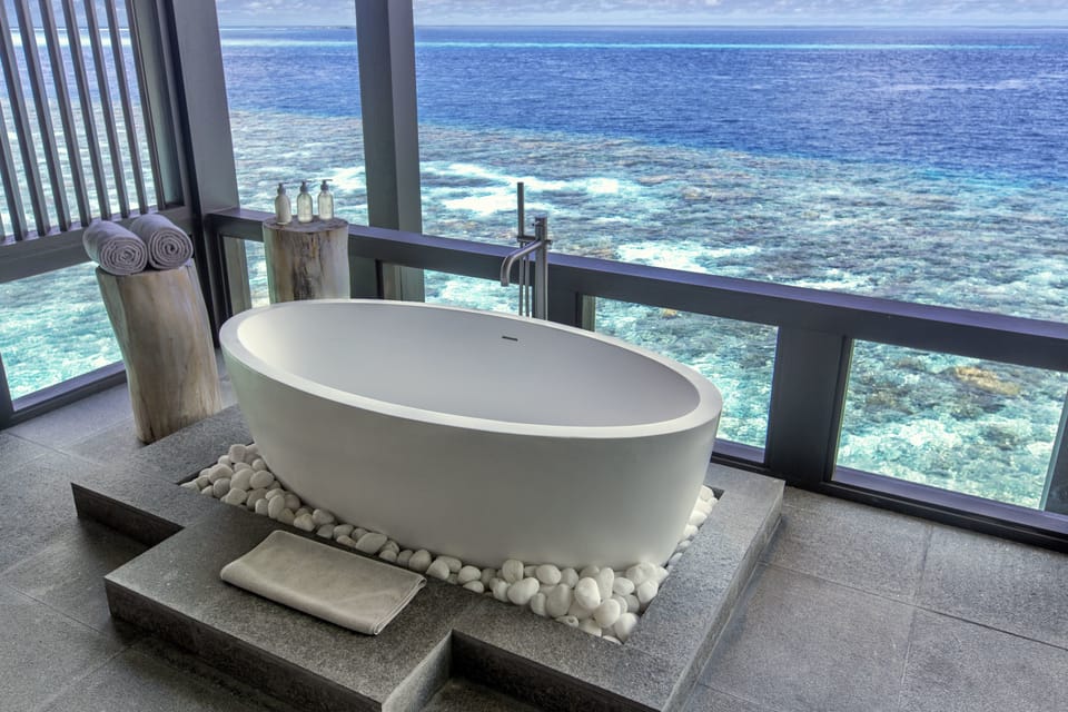 Couples treatment rooms, sauna, hot tub, steam room, body treatments