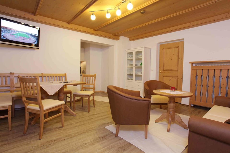 Apartment, Balcony (Kaiserstüberl) | Desk, free cribs/infant beds, free WiFi