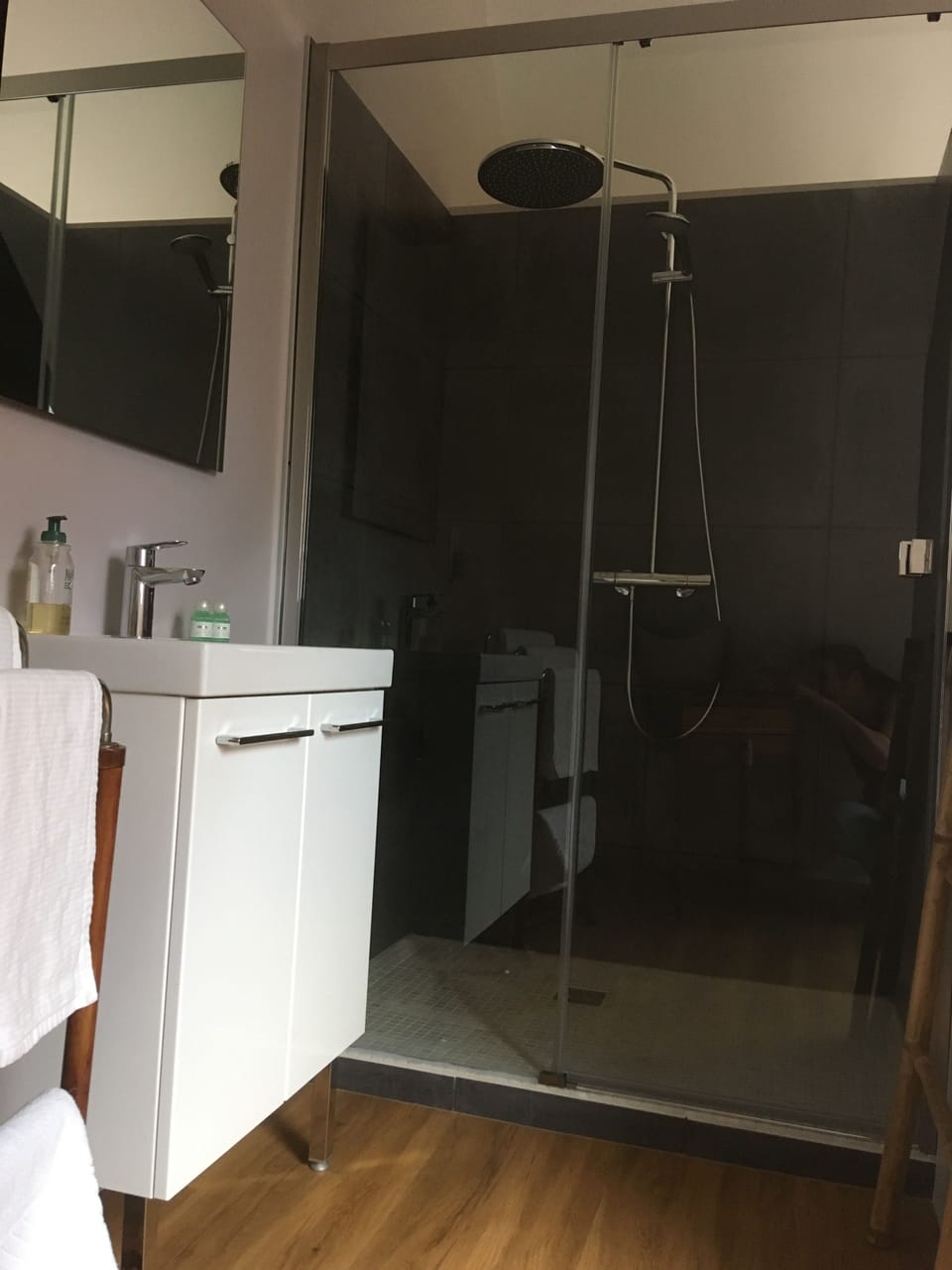 Double Room (La Grange) | Bathroom | Free toiletries, hair dryer, towels