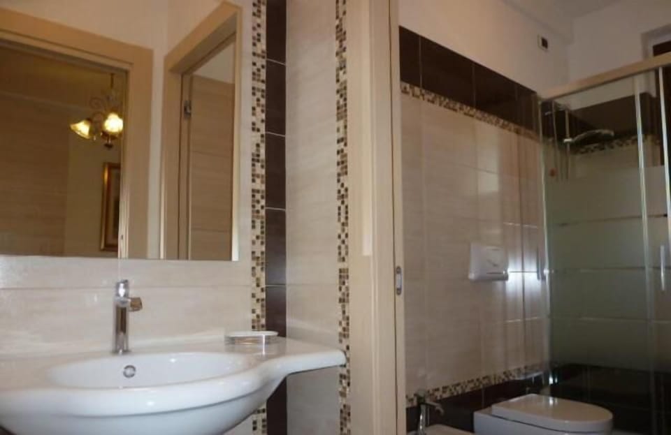 Shower, free toiletries, hair dryer, bathrobes