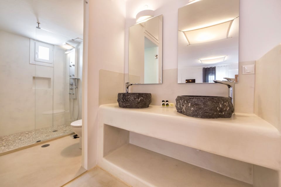 Luxury Suite, Sea View (Outdoor Hot Tub) | Bathroom sink