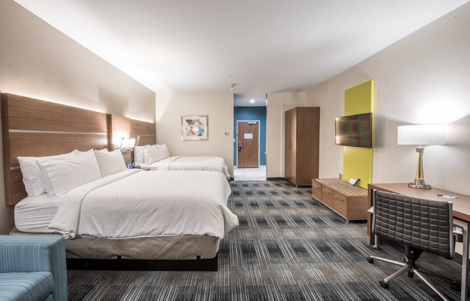 Premium bedding, pillowtop beds, in-room safe, desk
