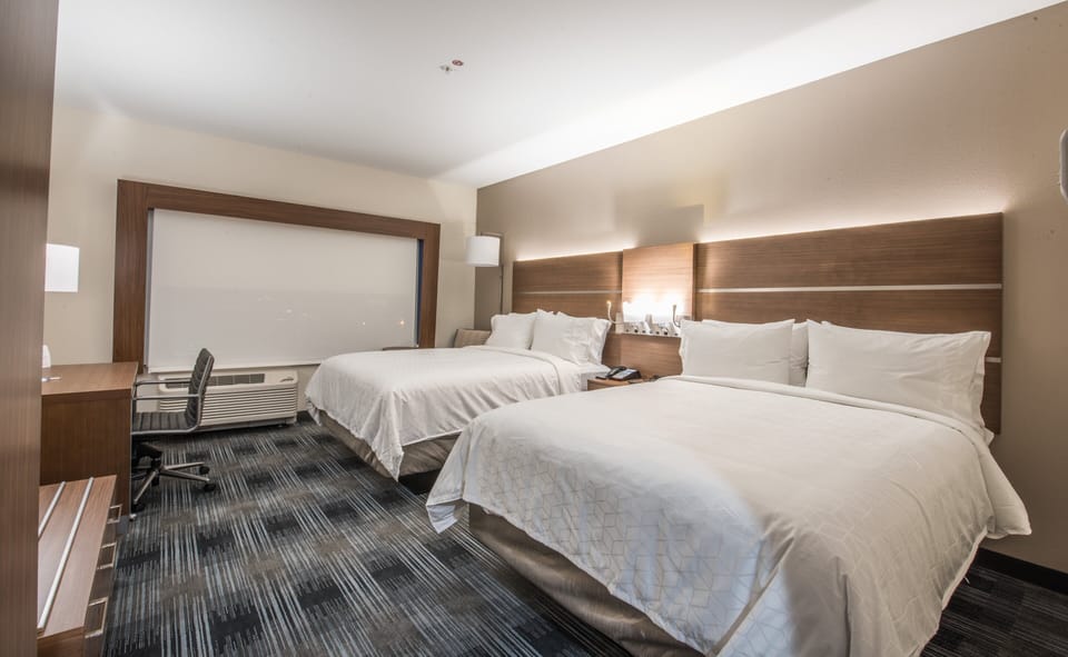 Standard Room, 2 Queen Beds | Premium bedding, pillowtop beds, in-room safe, desk