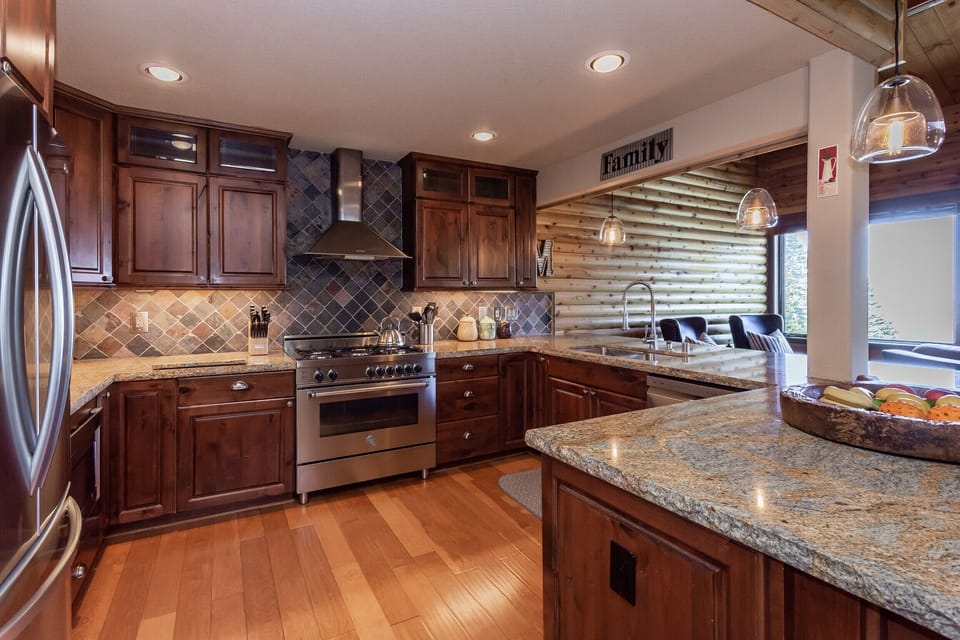Condo, 4 Bedrooms | Private kitchen | Fridge, microwave, oven, dishwasher