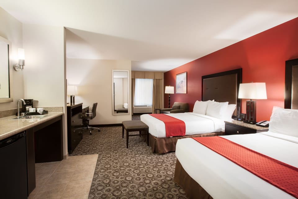 Premium bedding, pillowtop beds, minibar, in-room safe