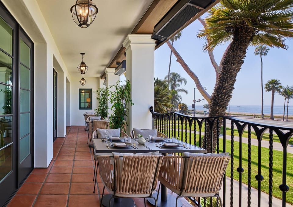 2 restaurants; breakfast, lunch, dinner, and brunch served