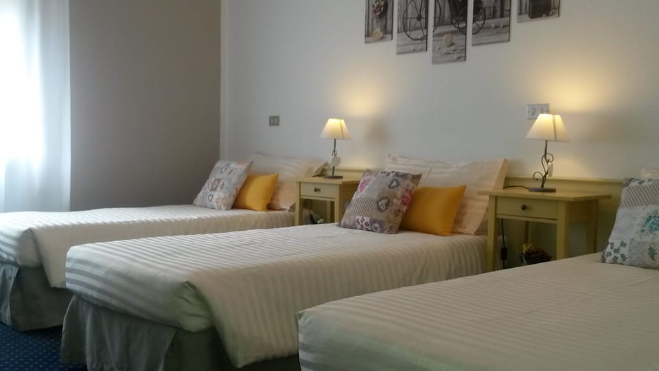 Triple Room | WiFi (free), bed sheets