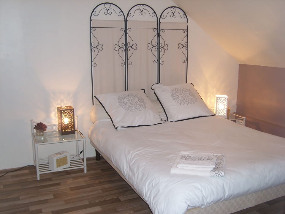 L'Univer - Suite - Familiale | Soundproofing, iron/ironing board, free WiFi, bed sheets