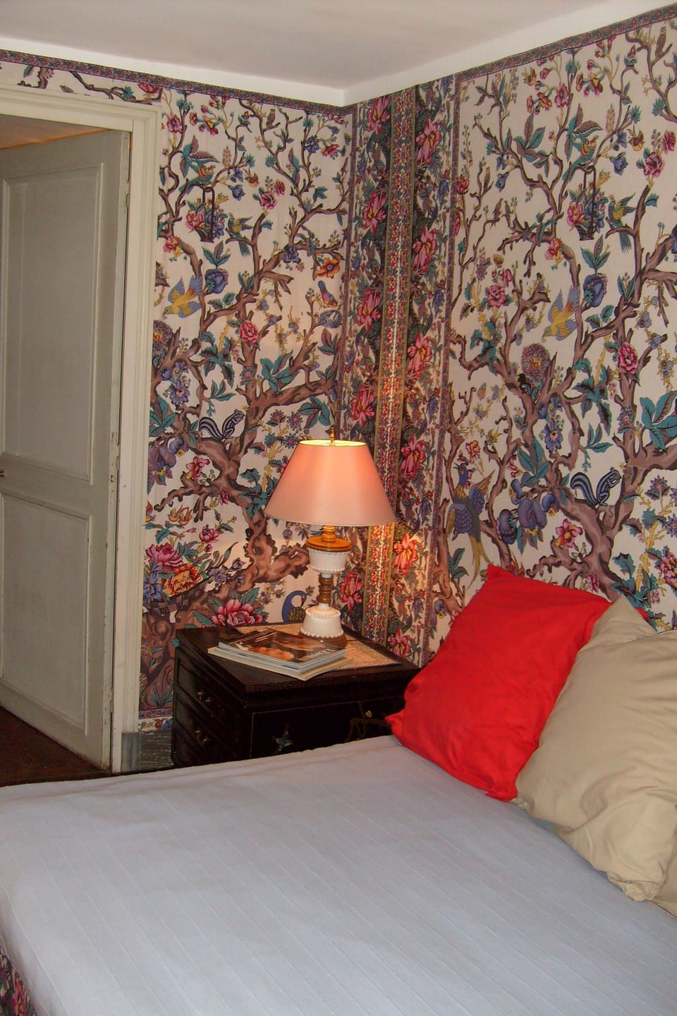 Double Room | Individually decorated, individually furnished, desk, blackout drapes