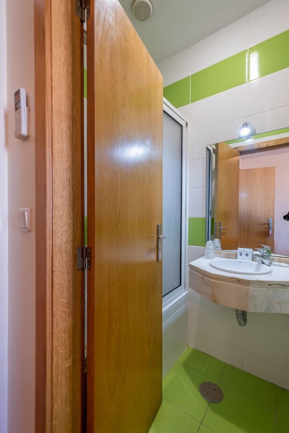 Free cribs/infant beds, free WiFi, bed sheets