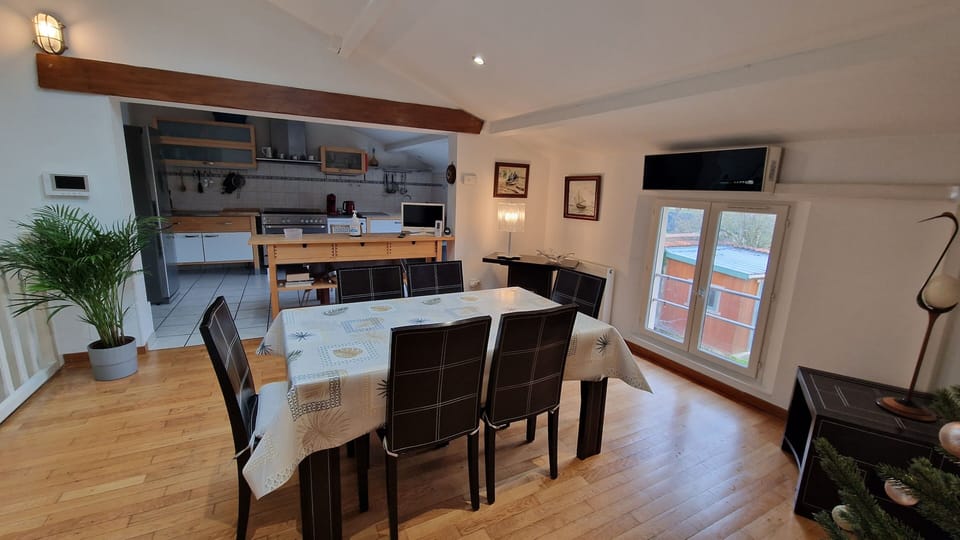 Loft | Living area | 160-cm flat-screen TV with satellite channels, pay movies