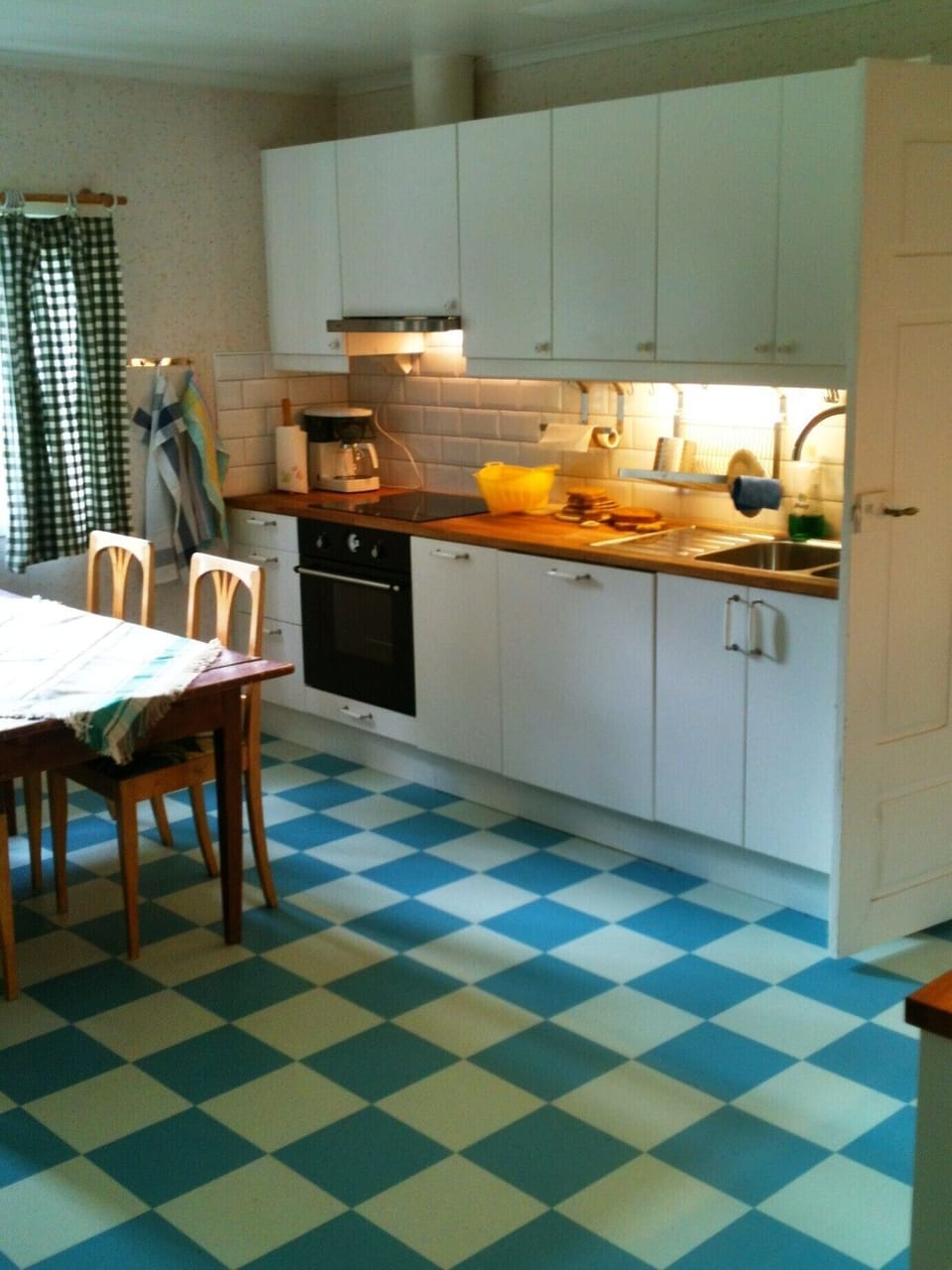 Family Cabin, Lake View | Private kitchen | Electric kettle
