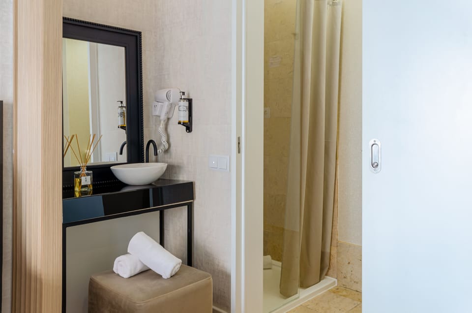 LX51 Lisbon Center - Studios & Suites by APT IIN Bed and Breakfast in Lisbon