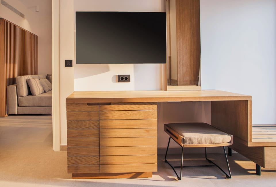 Executive Suite | In-room safe, blackout drapes, soundproofing, free cribs/infant beds