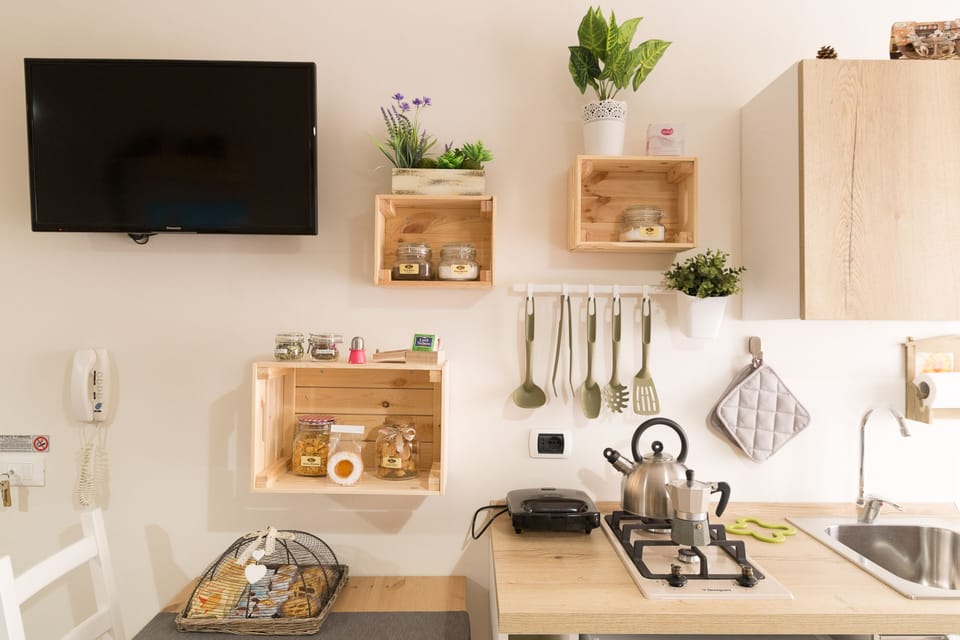 Family Room, 1 Bedroom | Private kitchen | Fridge, oven, stovetop, coffee/tea maker