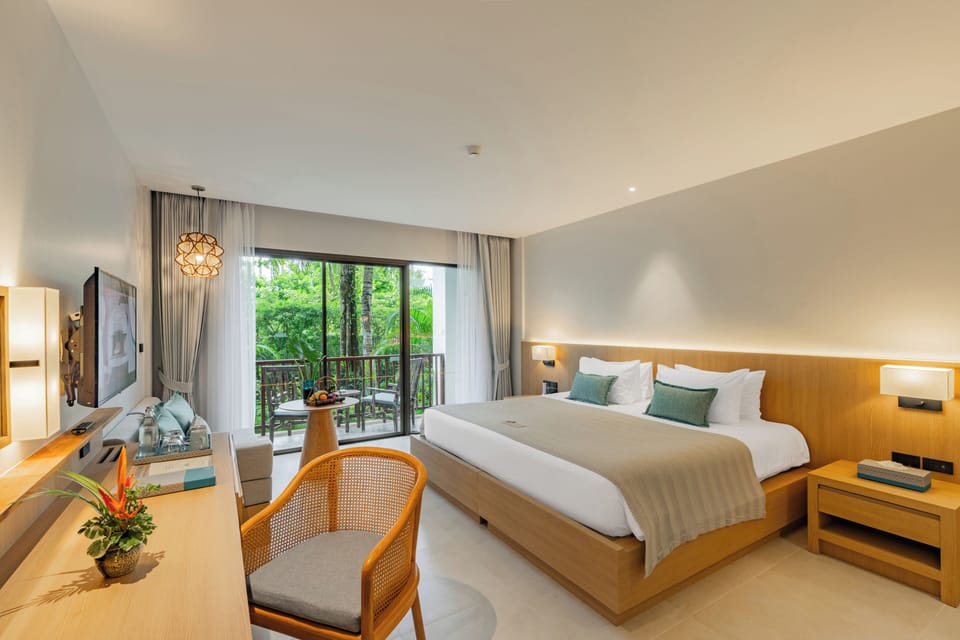 Deluxe room no bathtub | In-room safe, desk, free cribs/infant beds, free WiFi
