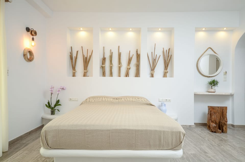Suite (with Indoor Spa Bath) | In-room safe, soundproofing, free WiFi, bed sheets