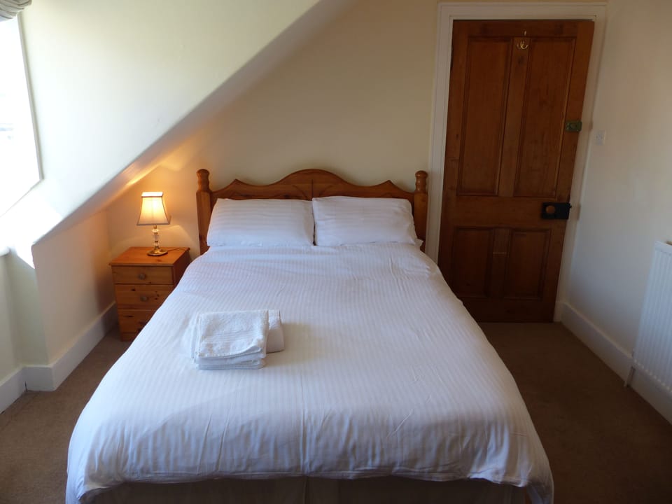 Standard Double Room, 1 Double Bed, City View | Free WiFi, bed sheets