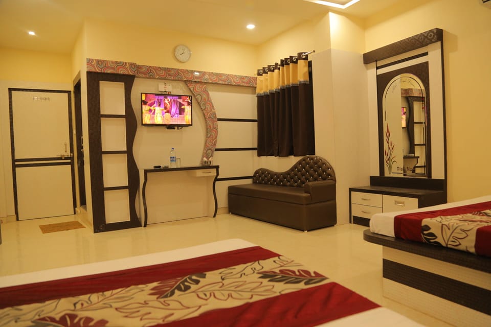 Deluxe Quadruple Room, 1 Bedroom | Desk, blackout drapes, soundproofing, WiFi (free)