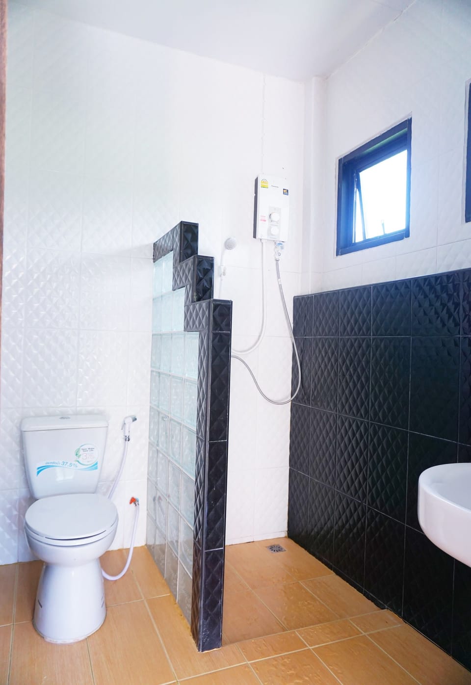 Standard Room | Bathroom shower