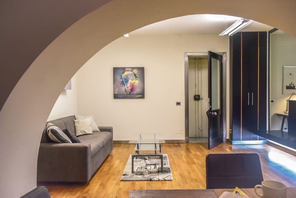 Deluxe Suite, 2 Bedrooms, Courtyard View, Mezzanine | Living area