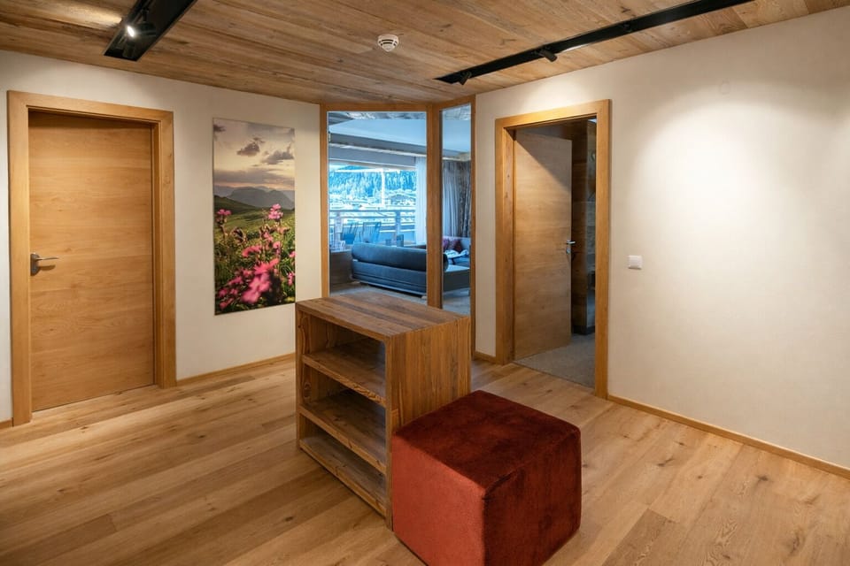 Panoramic Suite | Hypo-allergenic bedding, minibar, in-room safe, desk