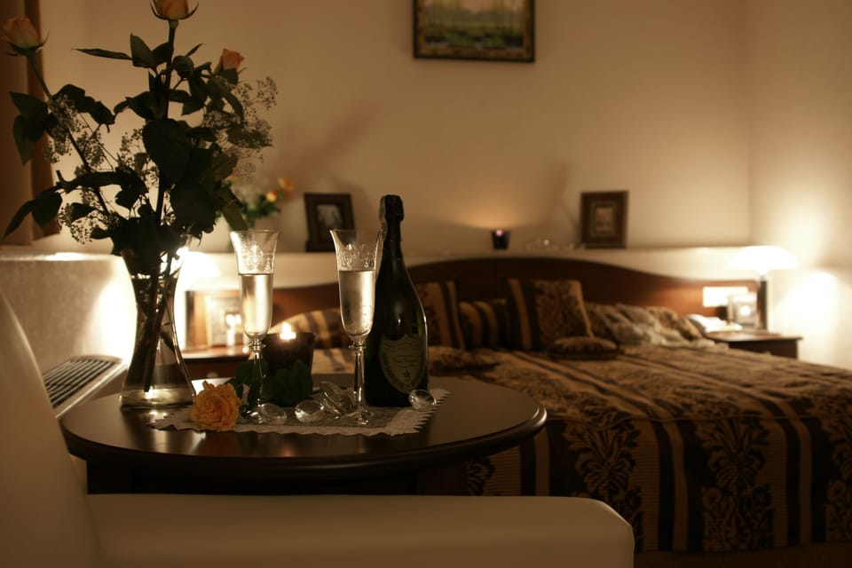 Junior Suite | In-room dining