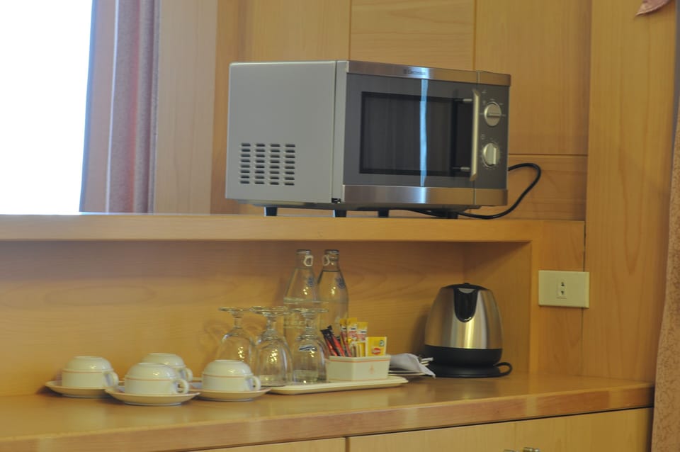 Fridge, coffee/tea maker, electric kettle