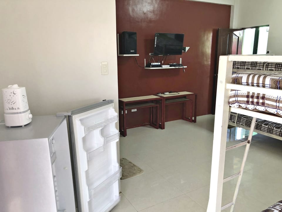 Family Room | Room amenity