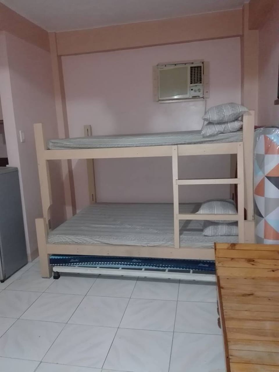 Barkada Room | Desk, free WiFi, bed sheets