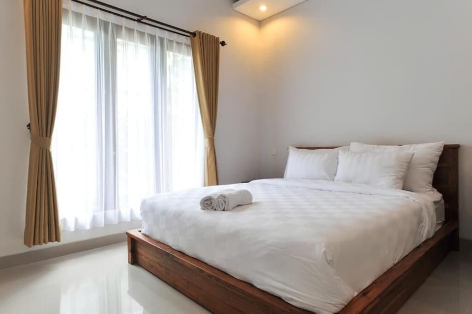Premium bedding, desk, iron/ironing board, rollaway beds