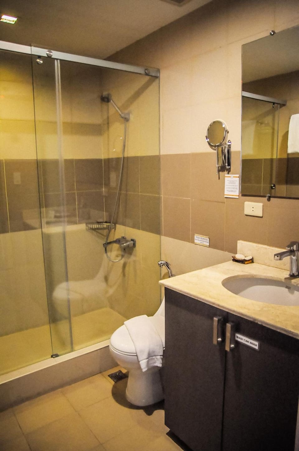 Combined shower/tub, free toiletries, hair dryer, slippers