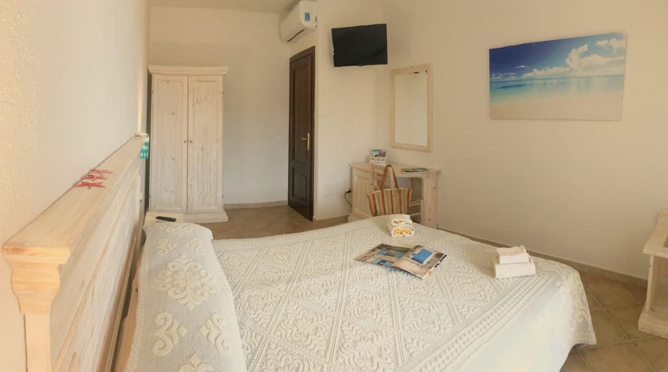 Double Room | In-room safe, desk, soundproofing, iron/ironing board